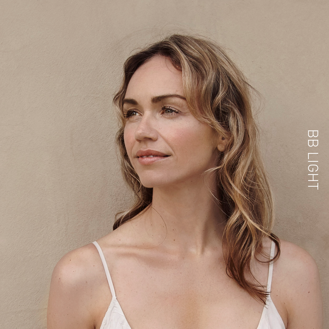 BB SOLCREME TIL ANSIGTET / Farve LIGHT